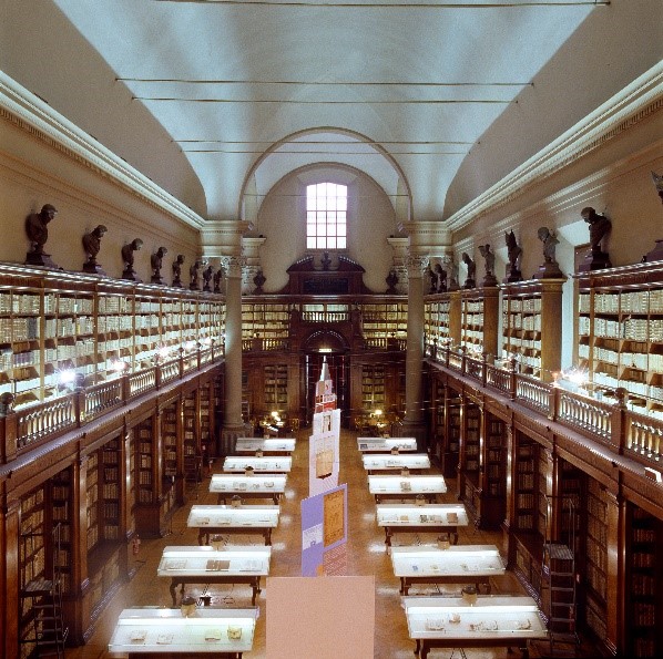 محوطه دانشگاهی مدرن در ایتالیا